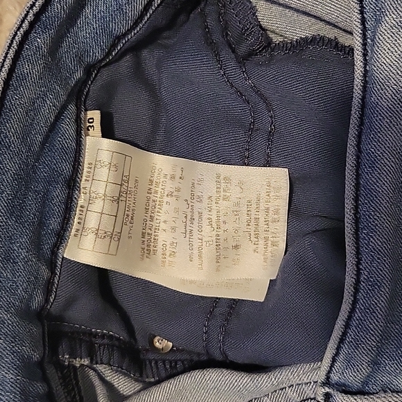 GUESS~ Crop Mid Jeans, 30 - Picture 4 of 8